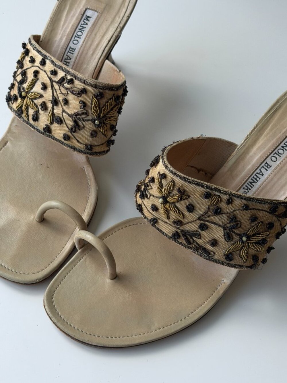 Vintage Manolo Blahnik Embroidered Toe-Ring Sandals, IT 38.5, approx. US 8 - Picture 7 of 14